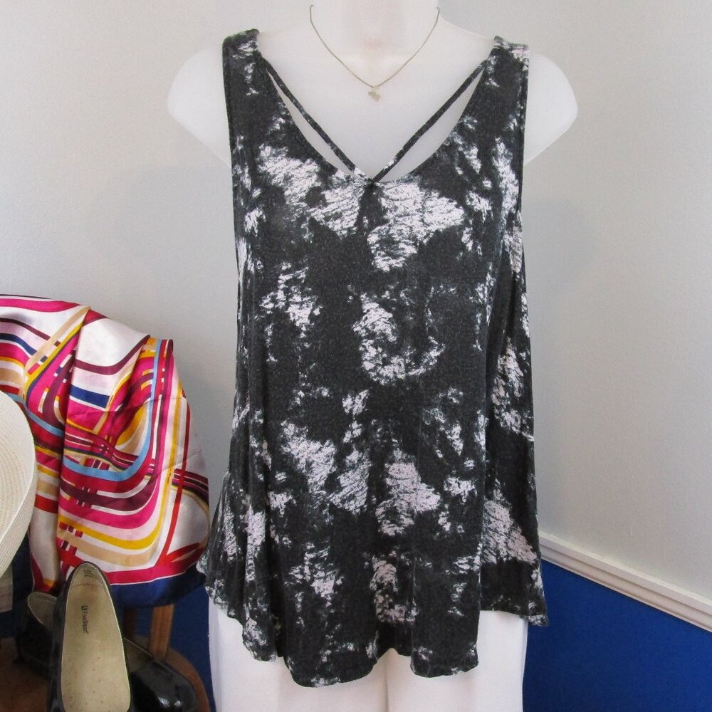 Mudd Black and White Tie Dye Relaxed Fit Tank